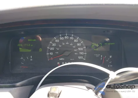 2000 Lincoln Town Car Executive z USA, uszkodzony, nr VIN 1LNHM81W4YY836914